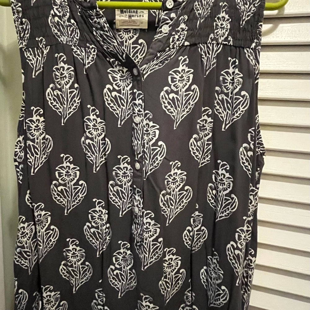 Anthropologie Holding Horses soft Rayon flowy tank - sz Medium